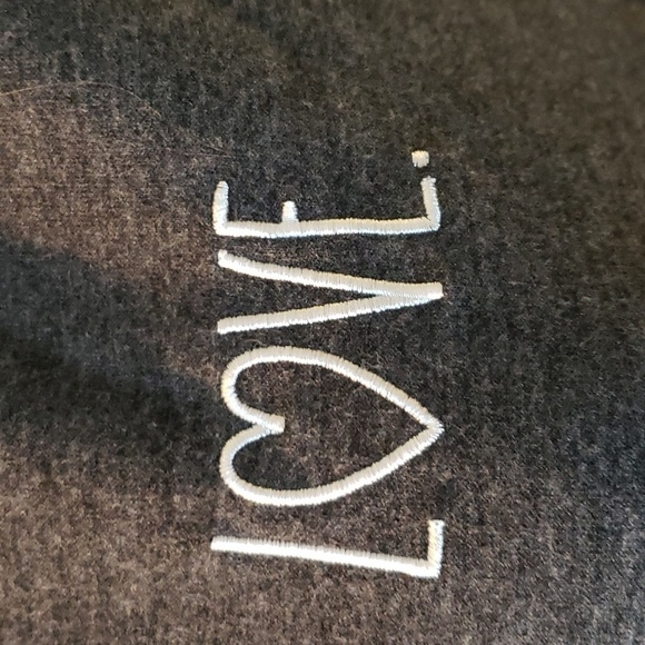 RAE DUNN GRAY KNIT TOP LOVE - Picture 3 of 5